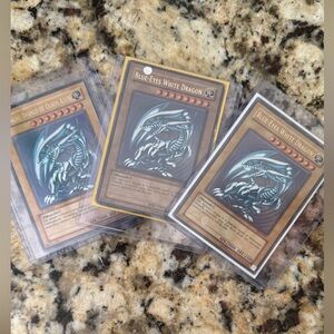 Blue-Eyes White Dragon Trading Card Set